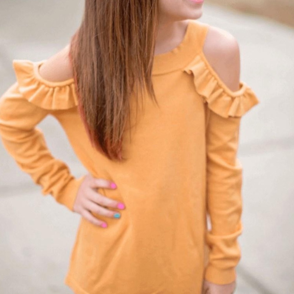 5/$25 PEYTON BRE Breanna cold shoulder sweater top